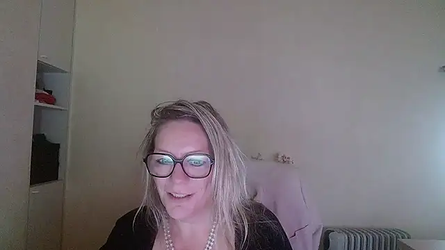 Snapshot of Silkesquirt chatting on October 2025 07:43:02 AM Silkesquirt online show from October 2025 07:43:02 AM