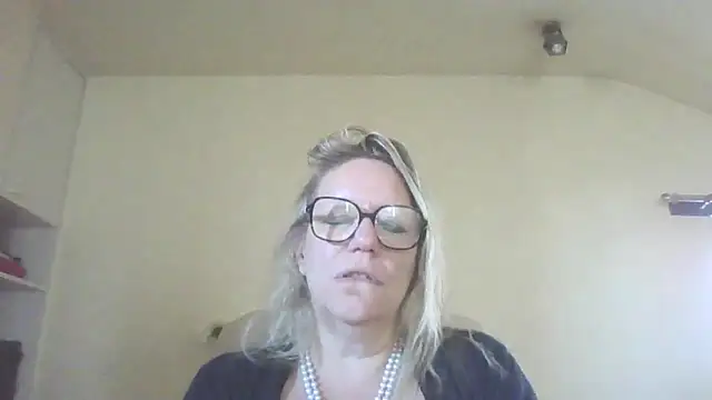 Snapshot of Silkesquirt chatting on September 2025 07:58:01 AM Silkesquirt online show from September 2025 07:58:01 AM