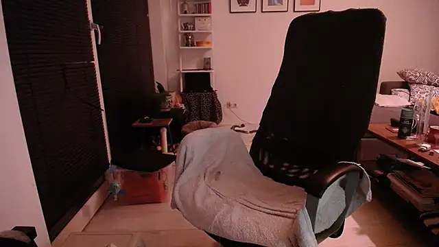 P4RtYBOII92 online show from November 2025 02:48:01 AM