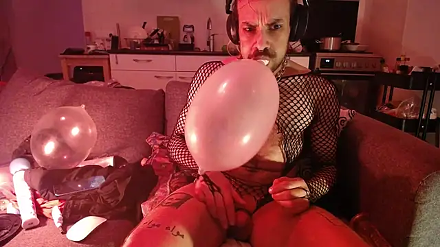 Snapshot of P4RtYBOII92 chatting on February 2026 12:07:01 PM P4RtYBOII92 online show from February 2026 12:07:01 PM