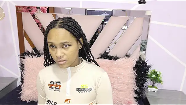 Elith noa online show from December 2025 08:28:02 PM