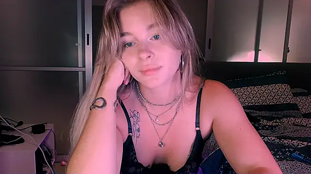 Snapshot of Eva_Jaya chatting on October 2025 12:07:01 PM Eva Jaya online show from October 2025 12:07:01 PM