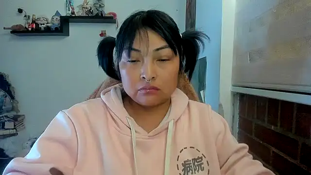 Shaddycute  online show from April 2026 05:39:01 PM