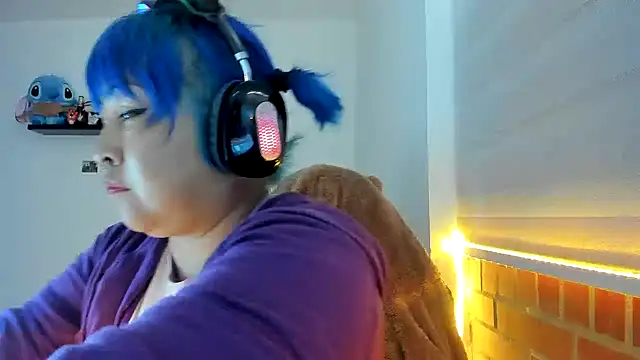 Shaddycute  online show from November 2025 05:17:02 PM