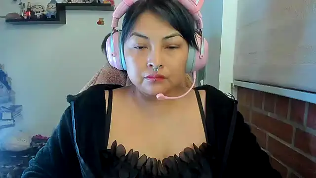 Shaddycute  online show from April 2026 05:30:01 PM