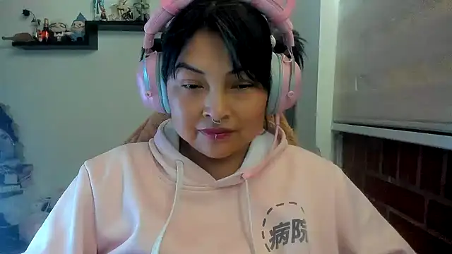 Shaddycute  online show from April 2026 03:17:01 PM