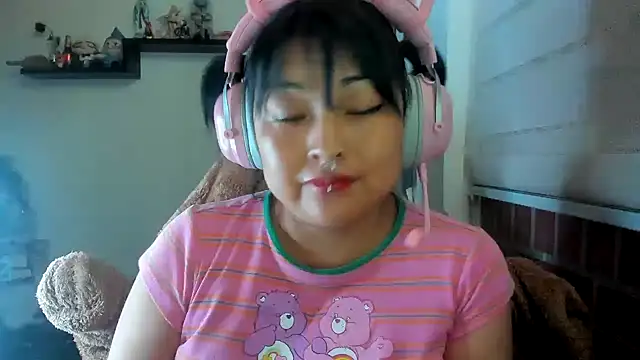 Shaddycute  online show from April 2026 01:52:01 PM