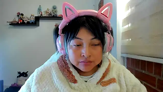 Shaddycute  online show from June 2026 02:33:01 PM