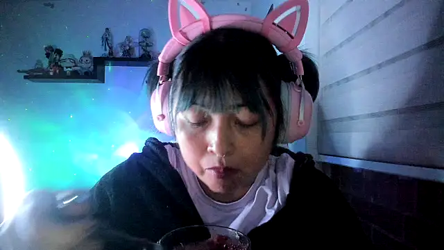 Shaddycute  online show from June 2026 01:44:02 AM