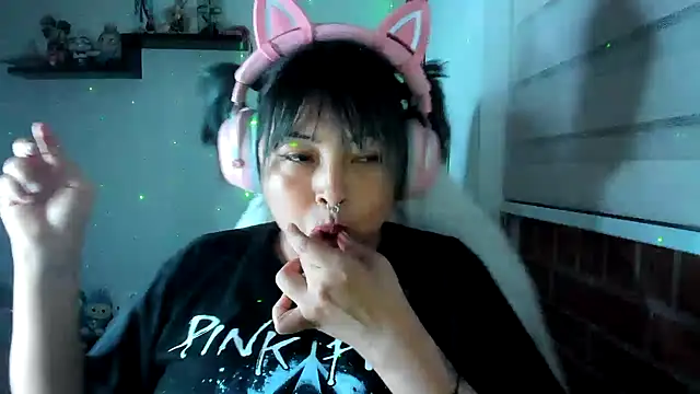 Shaddycute  online show from June 2026 11:47:01 PM