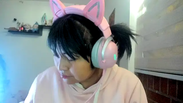 Shaddycute  online show from April 2026 12:51:02 PM