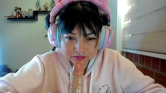 Shaddycute  online show from June 2026 01:39:02 PM