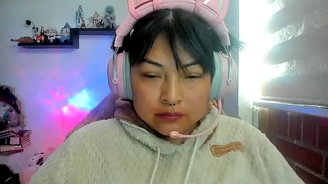 Shaddycute  online show from April 2026 06:37:02 PM