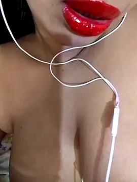 Snapshot of L-LOVE chatting on January 2025 11:24:01 PM L-LOVE online show from January 2025 11:24:01 PM