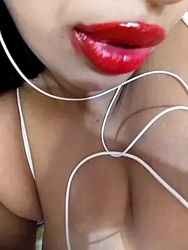 Snapshot of L-LOVE chatting on December 2024 11:44:02 PM L-LOVE online show from December 2024 11:44:02 PM