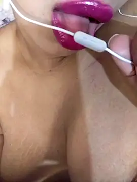 Snapshot of L-LOVE chatting on February 2025 11:57:02 PM L-LOVE online show from February 2025 11:57:02 PM