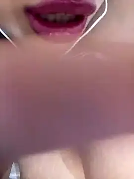 Snapshot of L-LOVE chatting on December 2024 11:49:02 PM L-LOVE online show from December 2024 11:49:02 PM