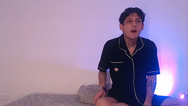 Sebas And Mila online show from September 2025 01:01:02 AM
