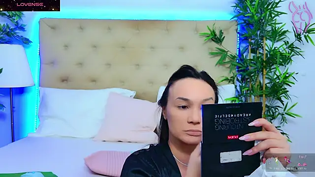 DaliyaArabian online show from December 2025 01:43:02 PM