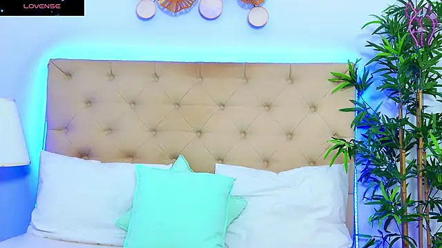 Snapshot of DaliyaArabian chatting on September 2025 12:00:02 PM DaliyaArabian online show from September 2025 12:00:02 PM