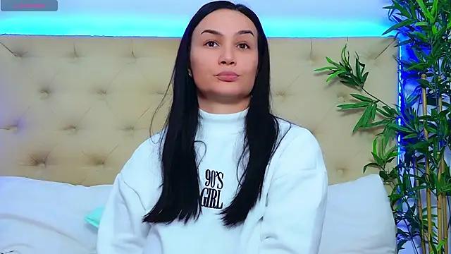 DaliyaArabian online show from December 2025 01:04:02 PM