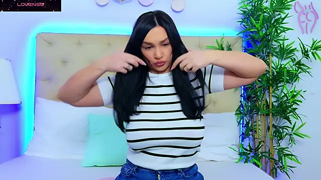 DaliyaArabian online show from November 2025 01:01:01 PM