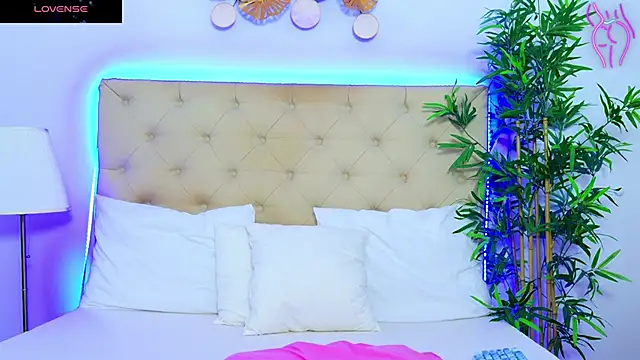 DaliyaArabian online show from November 2025 01:06:02 PM