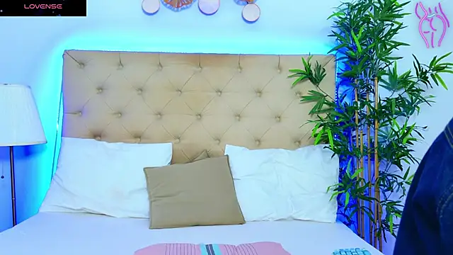Snapshot of DaliyaArabian chatting on September 2025 12:14:01 PM DaliyaArabian online show from September 2025 12:14:01 PM