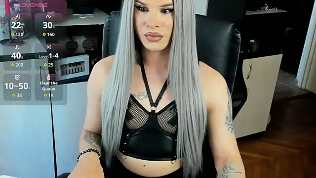 Snapshot of EvelynLexy chatting on May 2026 12:33:01 PM EvelynLexy online show from May 2026 12:33:01 PM