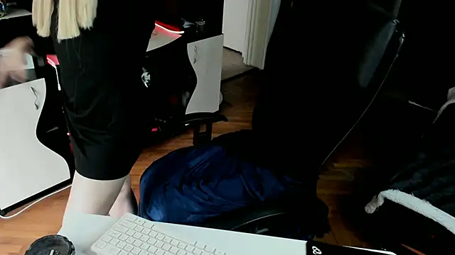 EvelynLexy online show from November 2025 11:36:01 AM