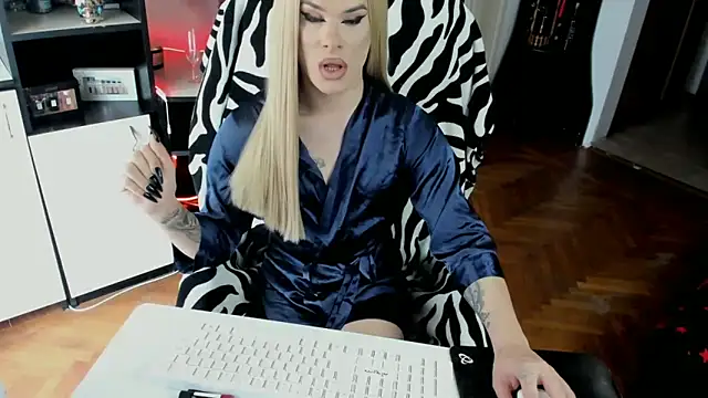 EvelynLexy online show from November 2025 09:35:01 AM