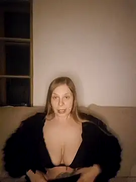 Snapshot of katiestevens chatting on November 2025 10:09:02 PM katiestevens online show from November 2025 10:09:02 PM