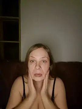 Snapshot of katiestevens chatting on December 2025 09:47:02 PM katiestevens online show from December 2025 09:47:02 PM