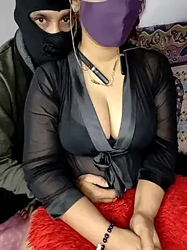 Snapshot of couple00795 chatting on February 2025 07:18:02 PM couple00795 online show from February 2025 07:18:02 PM