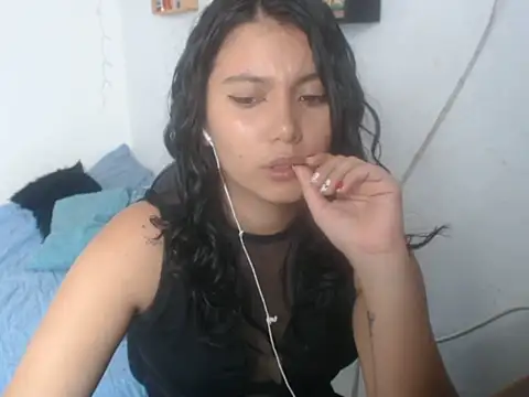 HannaKlein online show from December 2025 06:35:01 PM