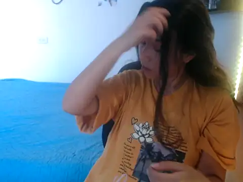 HannaKlein online show from September 2025 01:32:02 PM