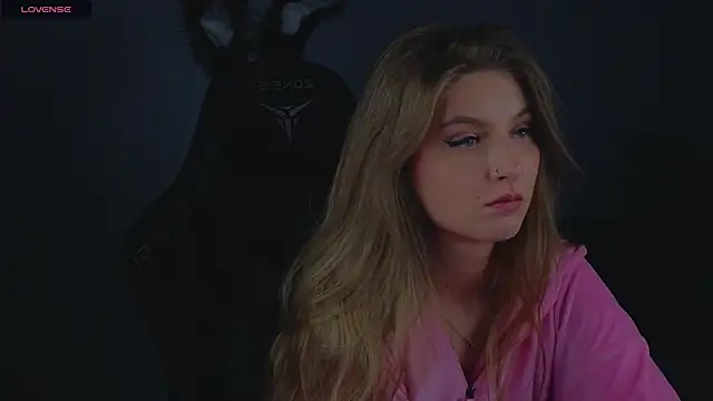 Snapshot of Saillise chatting on December 2025 11:57:01 AM Saillise online show from December 2025 11:57:01 AM