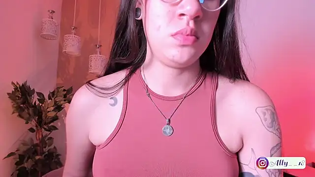 Snapshot of Ally_addams chatting on September 2025 04:01:02 AM Ally addams online show from September 2025 04:01:02 AM