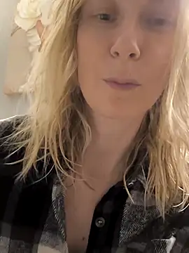 AvelinaLeoni online show from November 2025 07:02:01 AM