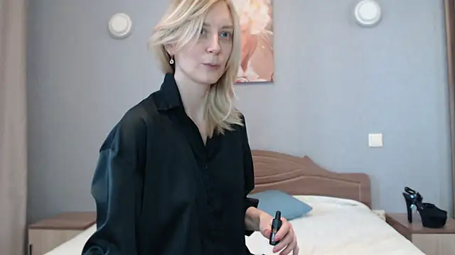 Snapshot of AvelinaLeoni chatting on March 2025 09:43:02 AM AvelinaLeoni online show from March 2025 09:43:02 AM
