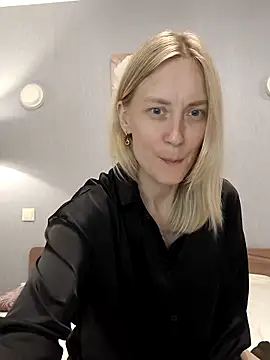 Snapshot of AvelinaLeoni chatting on September 2025 02:17:01 PM AvelinaLeoni online show from September 2025 02:17:01 PM