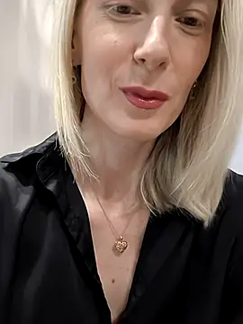 AvelinaLeoni online show from December 2025 07:00:02 AM