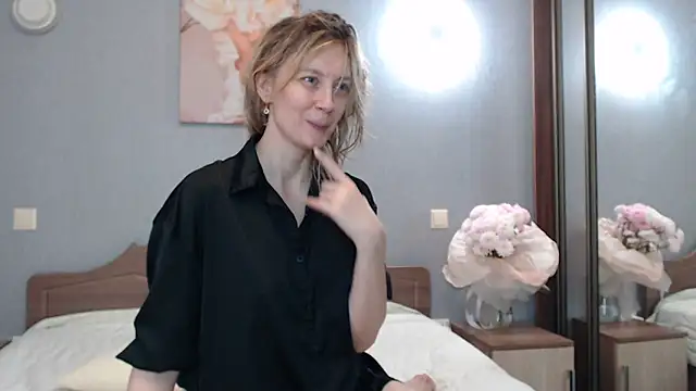 Snapshot of AvelinaLeoni chatting on January 2025 06:31:02 AM AvelinaLeoni online show from January 2025 06:31:02 AM