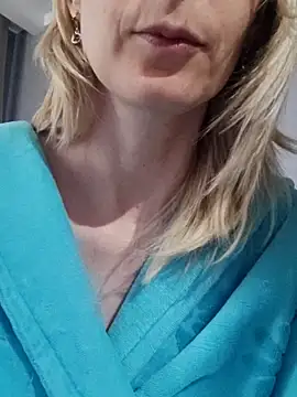 Snapshot of AvelinaLeoni chatting on March 2025 05:34:01 AM AvelinaLeoni online show from March 2025 05:34:01 AM