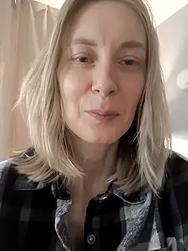 AvelinaLeoni online show from November 2025 07:00:02 AM