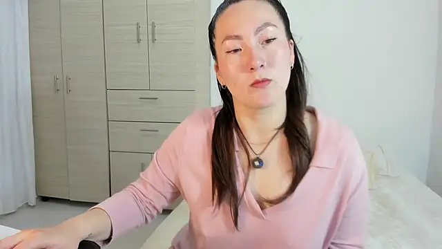 Snapshot of Elle_Lee_ chatting on September 2025 02:17:01 PM Elle Lee online show from September 2025 02:17:01 PM