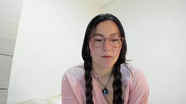 Snapshot of Elle_Lee_ chatting on September 2025 03:51:01 PM Elle Lee online show from September 2025 03:51:01 PM