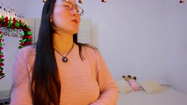 Snapshot of Elle_Lee_ chatting on December 2025 02:41:02 PM Elle Lee online show from December 2025 02:41:02 PM