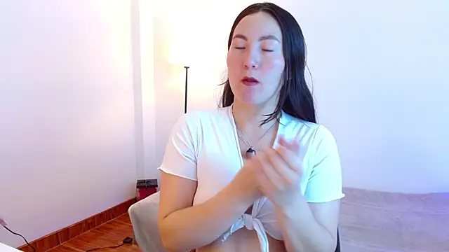 Elle Lee  online show from July 2026 03:11:01 PM