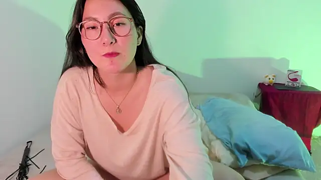 Snapshot of Elle_Lee_ chatting on March 2025 12:18:01 AM Elle Lee online show from March 2025 12:18:01 AM